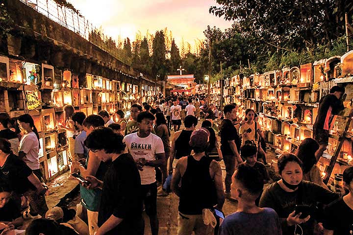Cebu's All Saints' Day: Thousands Honor Departed Loved Ones in Solemn Tradition
