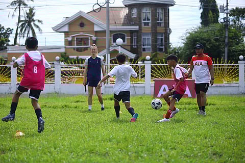 ILOILO. Tottenham Hotspur Football Club coaches Shannon Moloney and Lily Jervis lead football drills with students and teachers at Guimbal National High School in Iloilo under AIA Philippines’ AIA Healthiest Schools program. 