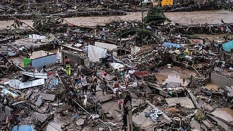 Mga nagpuyo kilid sa sapa gidid-an na