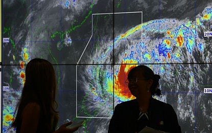 TRACKING UWAN. The Philippine Atmospheric, Geophysical and Astronomical Services Administration monitors the movements of Super Typhoon Uwan at its headquarters in Quezon City on Saturday (Nov. 8, 2025). The state weather bureau warned that Uwan (international name Fung-wong) could bring violent winds, torrential rain, and storm surges up to three meters high. (PNA photo by Joan Bondoc)