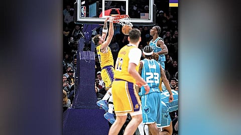 LA Lakers mitiklo sa Hornets