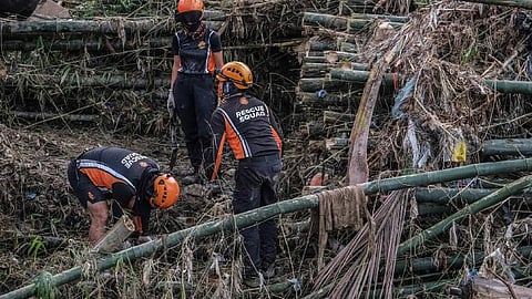 Girl loses both parents to floodwaters