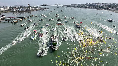 Seaborne procession set unless storm signal is raised