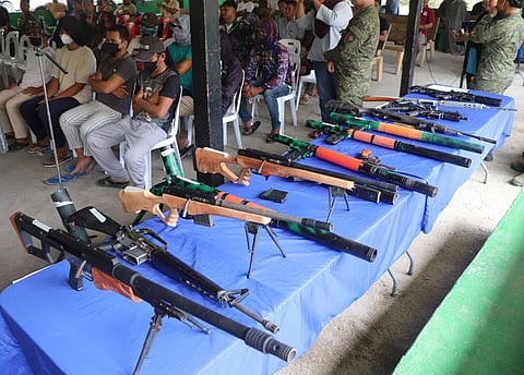
ZAMBOANGA. Sixteen members of the Dawlah Islamiyah—Hassan Group (DI-HG) and Bangsamoro Islamic Freedom Fighters (BIFF) abandon their armed struggle and re-embrace normal life after they surrendered to government troops in Maguindanao del Sur and yield high-powered firearms on Wensday, November 12. 

