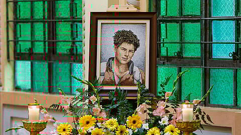 Relic sa cyber-apostle San Carlo Acutis miabot