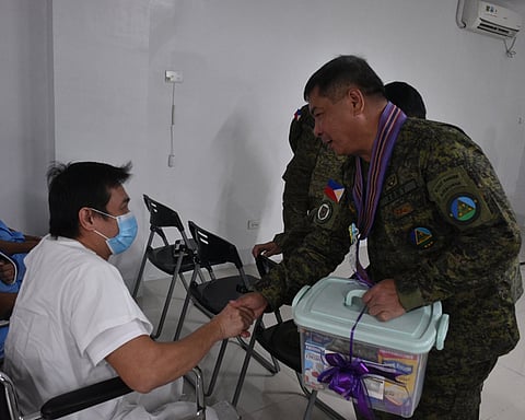 ZAMBOANGA. Major General Donald Gumiran, commander of the Western Mindanao Command (Westmincom), led the distribution of gifts to soldiers at Camp Navarro General Hospital in Zamboanga City as Westmincom joined the simultaneous Armed Forces of the Philippines’ (AFP) Hospital Visit and Gift-Giving as part of pre-90th AFP Founding Anniversary activities on Friday, November 28.
