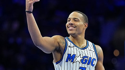 Pistons gibungkag sa Magic