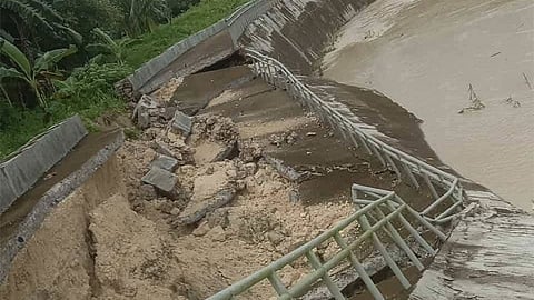 Mayor: Force majeure to blame
for flood control wall collapse