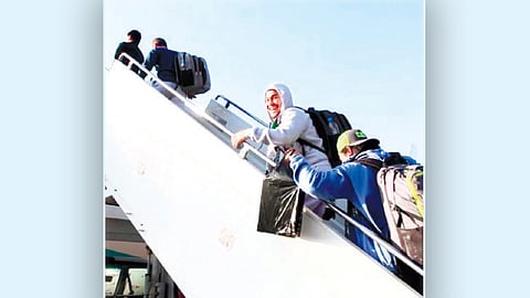 Houthis release 10 sailors