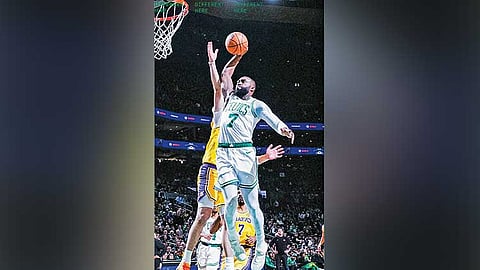 Lakers gitumba sa rival Celtics