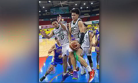 University of the Visayas batok University of Cebu sa Cesafi men’s championship. / 