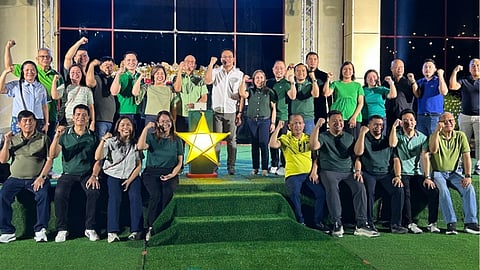 Davao de Oro officially opened its Paskohan sa Kapitolyo on December 8, 2025 with the ceremonial lighting of the province’s first Giant Christmas Tree at the Provincial Capitol grounds.