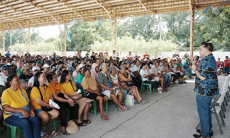 4,226 purok leaders get
cash aid, free medicines