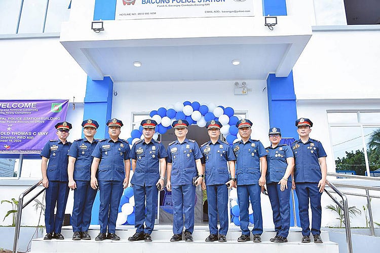 PRO-NIR turns over new Bacong Municipal Police Station