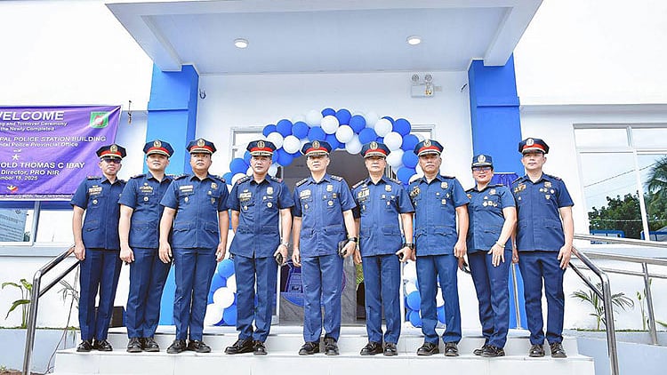 PRO-NIR turns over new Bacong Municipal Police Station