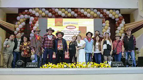 GATHERING. Alumni of Abellana National School in Cebu City gather for their annual grand homecoming. / 