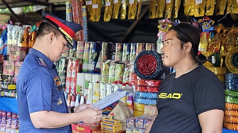 Zamboanga Sibugay police chief leads inspection on firecracker sellers