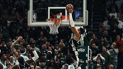 GAME-WINNER. Giannis Antetokounmpo of the Milwaukee Bucks flies for a game-winning dunk against Charlotte Hornets in the National Basketball Association 
/ FROM THE WIRES