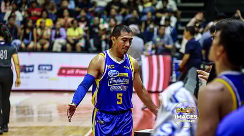 Playing coach gihapon si LA? 