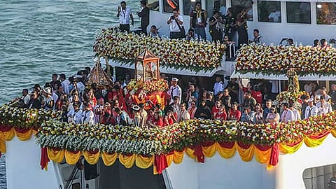 Politiko gidid-an pagsakay sa galleon