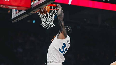 Cavaliers gikitkit sa Wolves