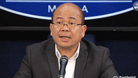 Politiko ban atol sa mga distribution sa cash aid 