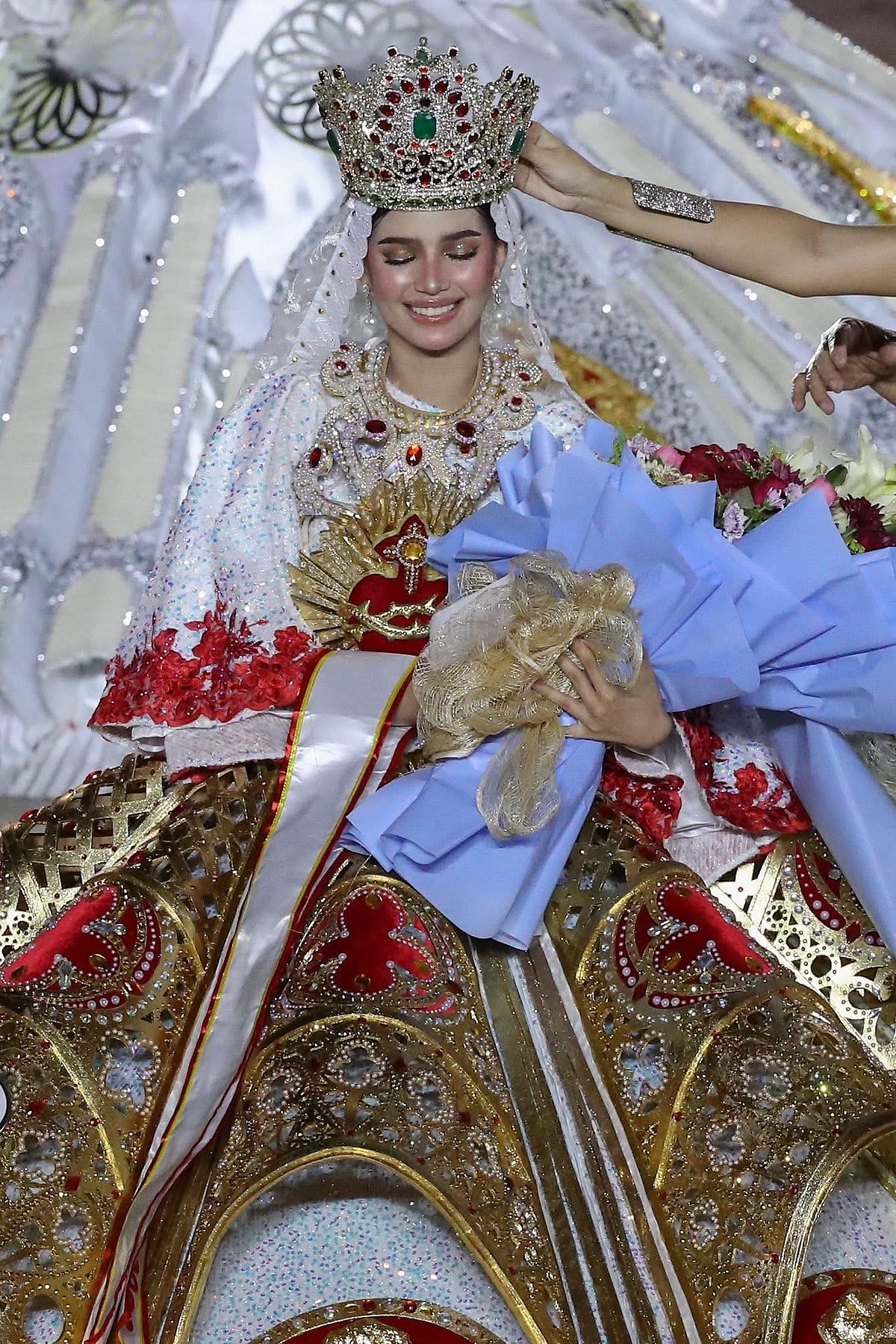 Stefanie Przewodnik Crowned Sinulog Festival Queen 2026 in Cebu