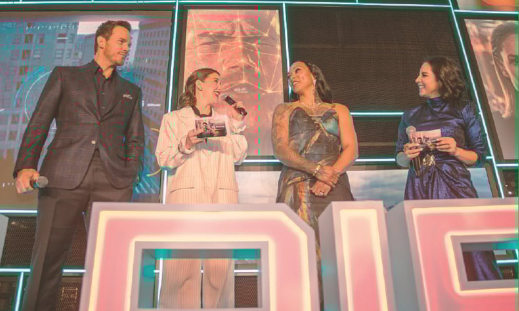 Pratt, Reis receive warm welcome at Mexico premiere of ‘Mercy’