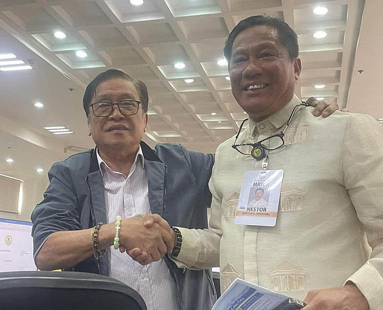 Archival, Alcover naglalis atubangan sa konseho