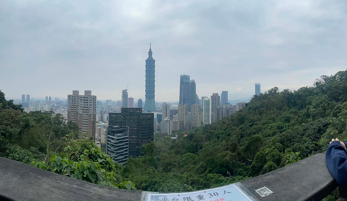 Super Suroy: Taiwan: Kasaysayan, kalikupan, ug modernong siyudad