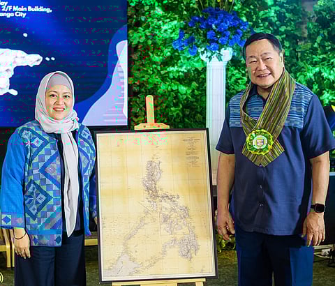 ZAMBOANGA. Lawyer Antonio Carpio, retired senior associate justice of the Supreme Court of the Philippines (right), presents to Isabela City Mayor Sitti Djalia Turabin-Hataman (left) the Carta General del Archipelago, regarded as the most complete and detailed official map of the Philippine territory during the Spanish period, during the launch of “We’ve Always Been on the Map: The Murillo Bulletin Basilan Issue” on Wednesday, January 28.