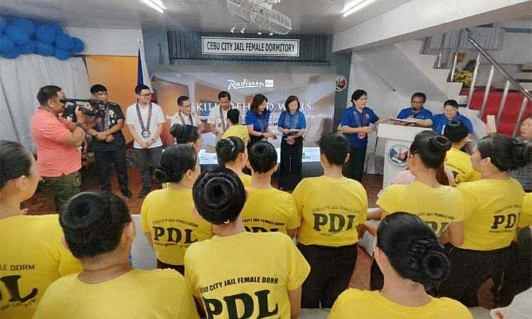 23 female detainees graduate from housekeeping training at Cebu City Jail