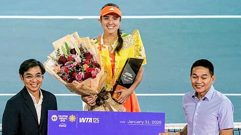HAIL THE PH WOMEN’S OPEN QUEEN. Camila Osorio of Colombia smiles after receiving the Philippine Women’s Open trophy Saturday, January 31, 2026,  from Philippine Tennis Association president Edwin Olivarez, right, and secretary general John Rey Tiangco at the Rizal Memorial Tennis Center.