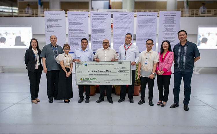 GSIS marks 2M GSIS Touch users, awards cash to members, pensioners