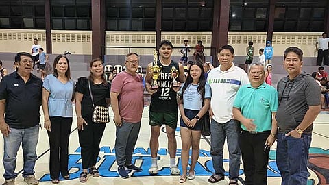 MVP. Tournament MVP Kent Ivo Salarda (center) receives the trophy from Bulacao Punong Barangay Banjo Abastillas (4th from left) with barangay councilors in the recently concluded Bulacao-Talisay Sinulog Cup Inter-collegiate basketball tournament in Bulacao Sports Complex, Talisay City.  / Photo by Jun Migallen