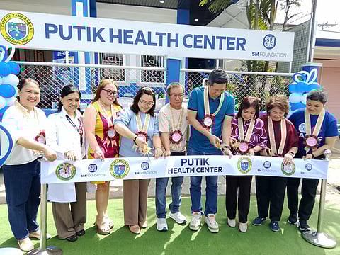 ZAMBOANGA. Officials of the City Government of Zamboanga and the SM Foundation unveiled on Thursday, February 12, the newly rehabilitated health facility in Putik village, reinforcing access to primary healthcare services for residents in the village and nearby areas.