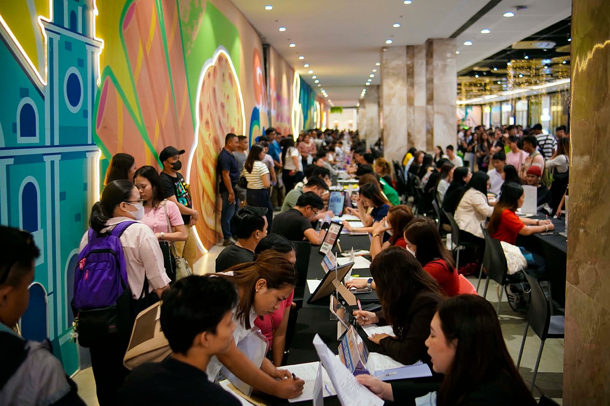 Over 3,000 jobseekers join Bacolod Valentine’s job fair