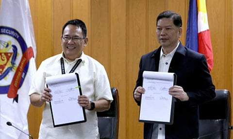 MEDIA PROTECTION. Presidential Task Force on Media Security (PTFoMS) Executive Director Jose Torres (left) and National Bureau of Investigation (NBI) show the memorandum of agreement they signed at the NBI headquarters on Wednesday (Feb. 18, 2026). The MOA aims to protect media members against violence and threats. (PNA photo by Yancy Lim)