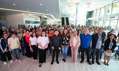 EMPOWERING NANO-ENTREPRENEURS. More than 200 nano-entrepreneurs from Quezon City laughed and learned with Pambansang Wealth Coach Chinkee Tan as he shared tips on starting and growing a business and effectively managing finances. (Photos courtesy of QC-SBCDPO)