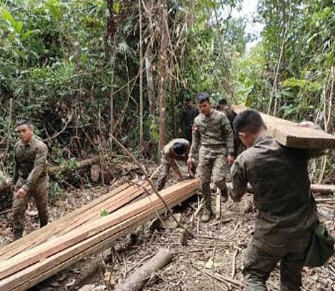 ZAMBOANGA. Environment authorities seized illegally cut lumber in the former haven of the Abu Sayyaf Group (ASG) in Basilan province with the support of the 32nd Infantry Battalion (32IB),