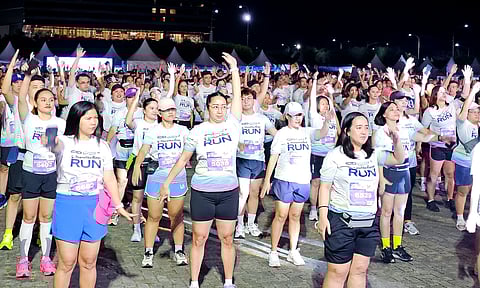 Watsons Club members gear up and stretch together before the run, embracing the spirit of wellness even before the starting line.
