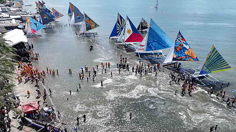 ILOILO. Spectators watch as colorful paraws race along Arevalo Beach during the 53rd Iloilo Paraw Regatta Festival on March 1, 2026, as authorities deploy 717 personnel under a blue alert to ensure public safety. 
