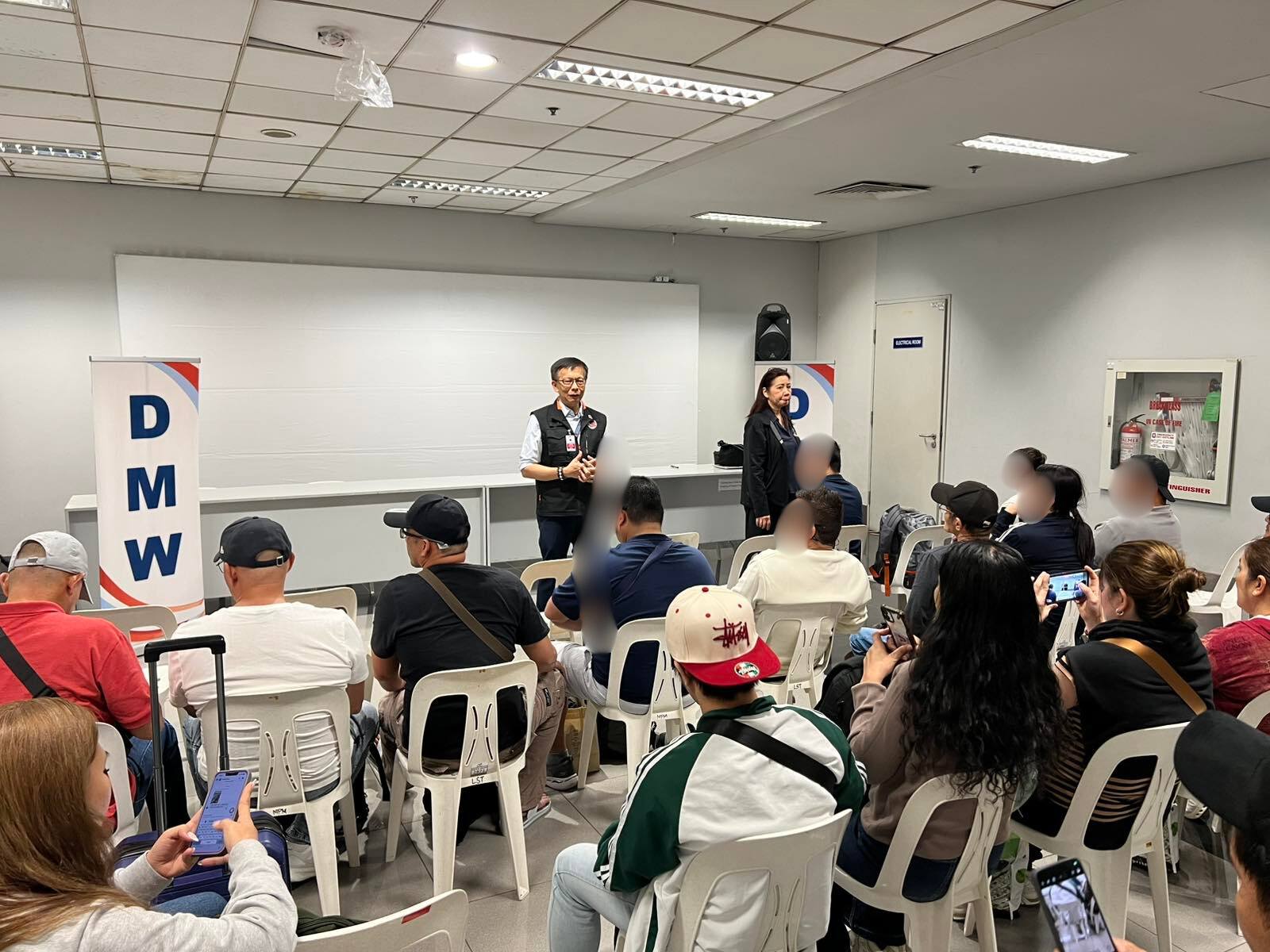 MANILA. Thirty-four overseas Filipino workers (OFWs) safely returned home from Dubai, United Arab Emirates (UAE) early Friday, March 6, 2026, amid the escalation of hostilities in the Middle East.