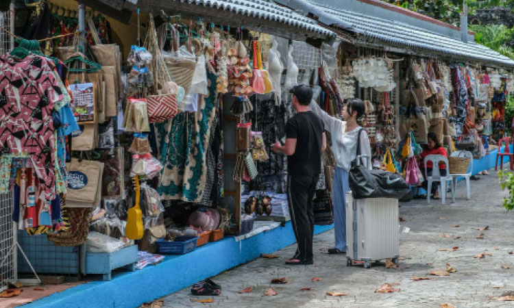 Declining trade: The struggle of Mactan’s souvenir vendors
