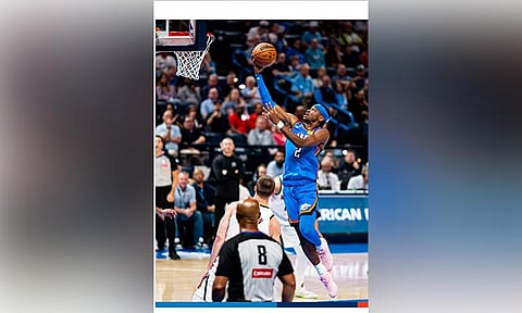 ■ REKORD. Mi-layup si OKC Thunder superstar Shai Gilgeous-Alexander batok sa Denver Nuggets ning aktuha sa usa sa mga aksyon sa NBA kagahapon, Martes, Marso 10, 2026 (PH time). Ning sangkaa, nakatabla si Gilgeous-Alexander sa 60 anyos nga rekord ni legendary Wilt Chamberlain. / OKC Thunder FB Page