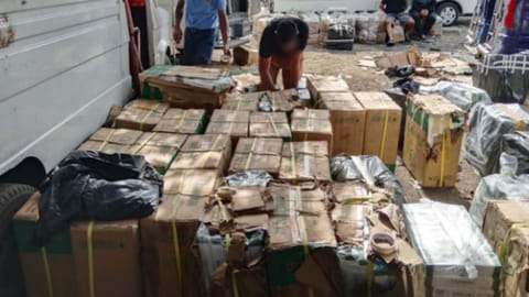 Cops arrest courier firm driver, seize P5.9-M smuggled cigarettes