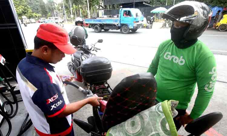 Davao delivery riders call for fuel tax relief