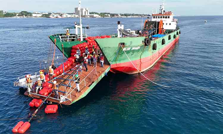 A team of technical experts and divers, led by AboitizPower’s Davao Light, initiates the long-awaited Davao-Samal power interconnection project — an initial step to Samal’s much-needed integration into the mainland power grid.