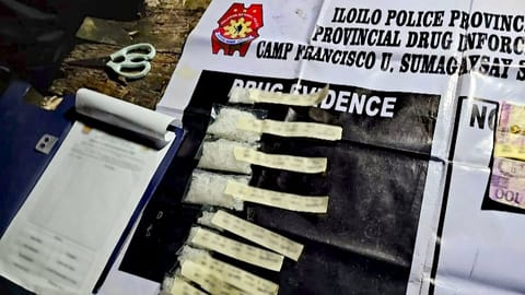 ILOILO. Operatives of the Iloilo Police Provincial Office (Ippo) display about 220 grams of suspected shabu worth P1,496,000 seized during a buy-bust operation that led to the arrest of a high-value individual in Barangay San Jose, Lemery, Iloilo, at about 11:20 p.m. on March 15, 2026. 