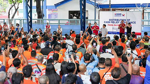 Marcos rolls out distribution of cash subsidy for drivers
